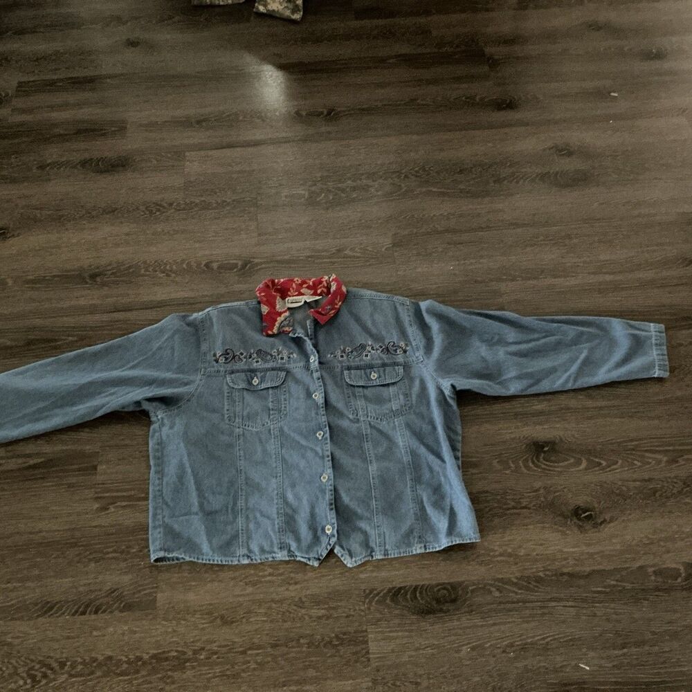 Vintage Capacity Denim Shirt Women's Size XLBlue Denim Floral Embroidered Button